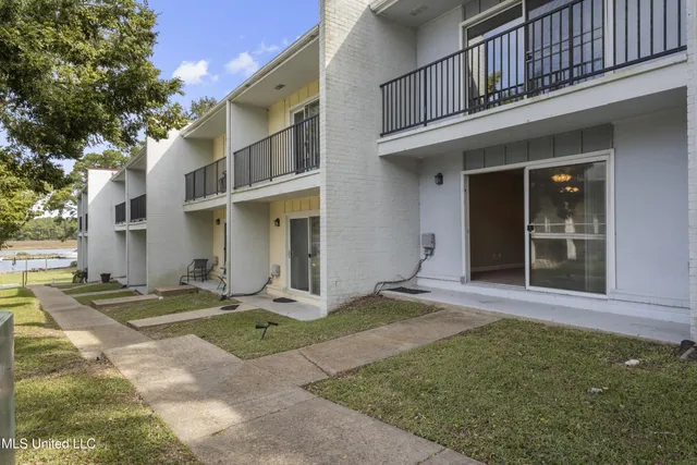 $1,100 | 3230 Cumberland Road, Unit 31, Ocean Springs, MS 39564