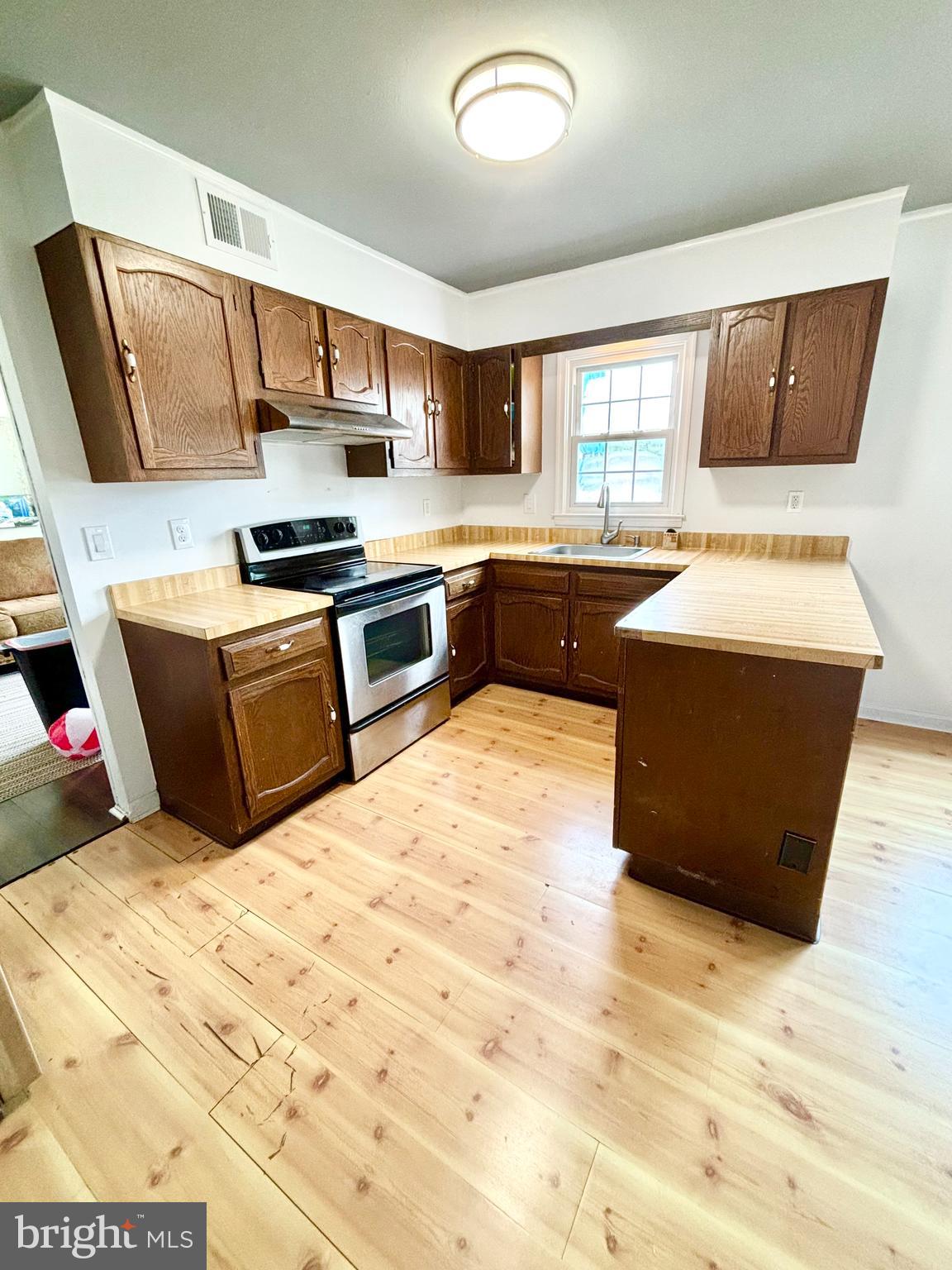 550 Flock Road Hamilton, NJ 08690 - Photo 12 of 32 Kitchen With Eat In Area