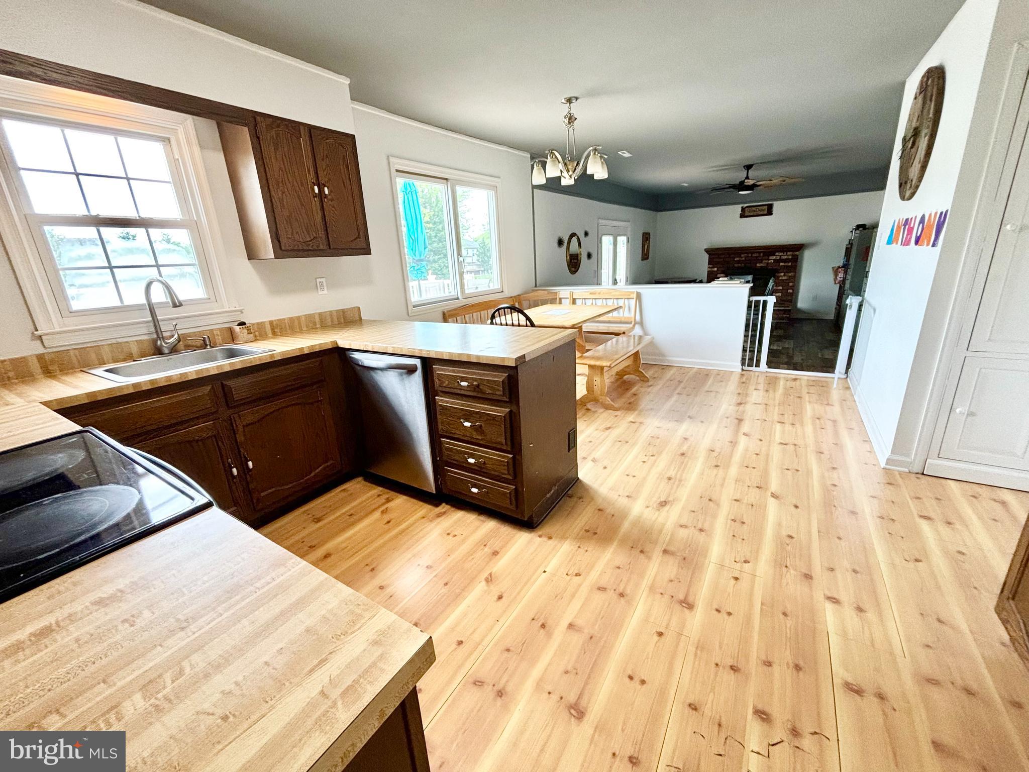 550 Flock Road Hamilton, NJ 08690 - Photo 13 of 32 Kitchen With Eat In Area