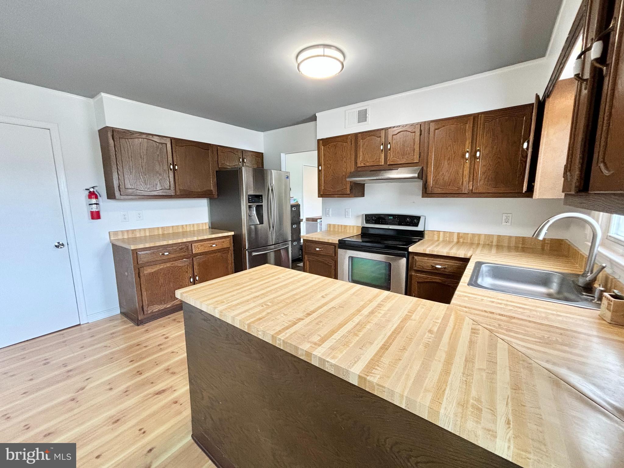 550 Flock Road Hamilton, NJ 08690 - Photo 14 of 32 Kitchen With Eat In Area