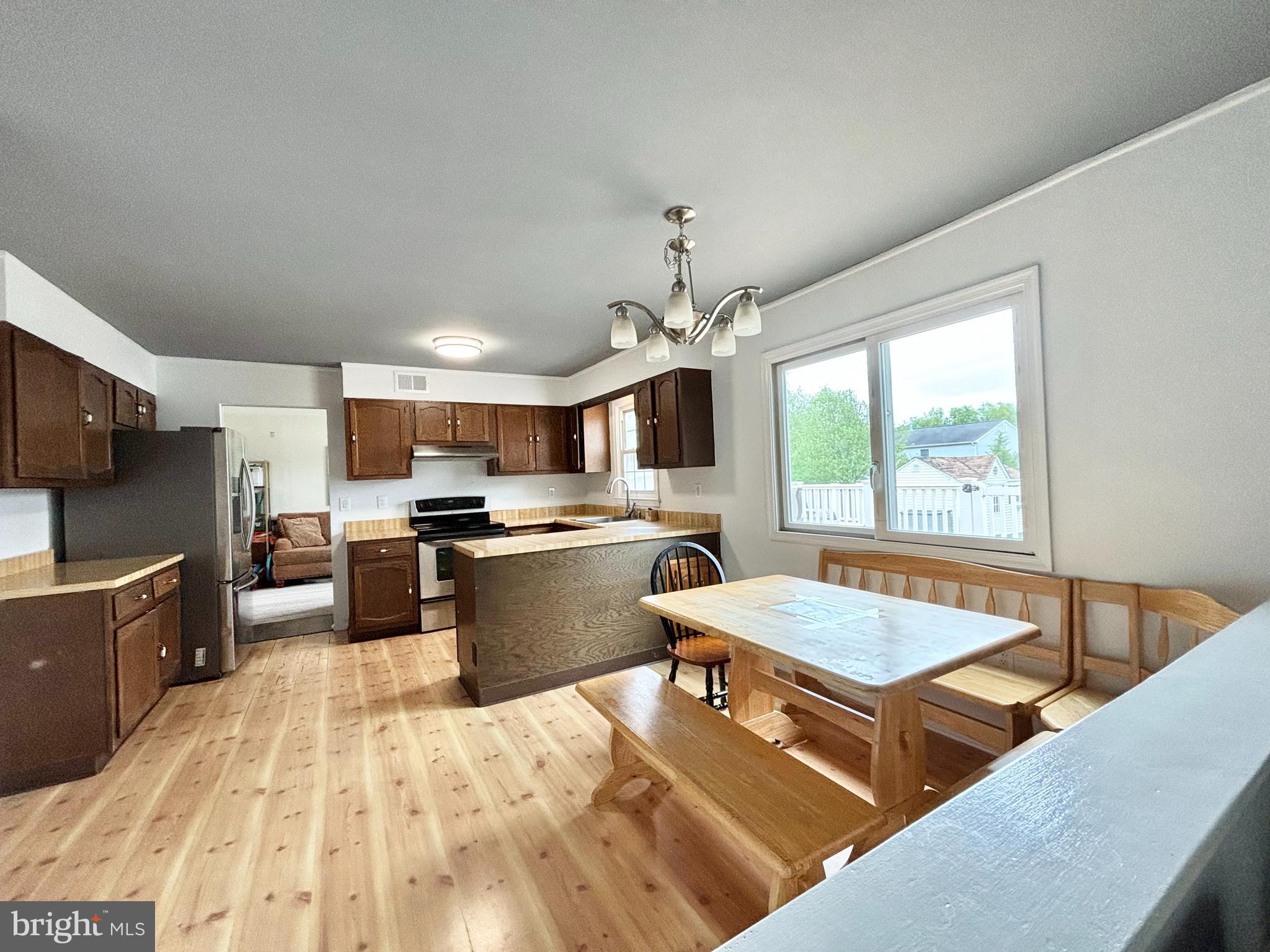 550 Flock Road Hamilton, NJ 08690 - Photo 15 of 32 Kitchen With Eat In Area