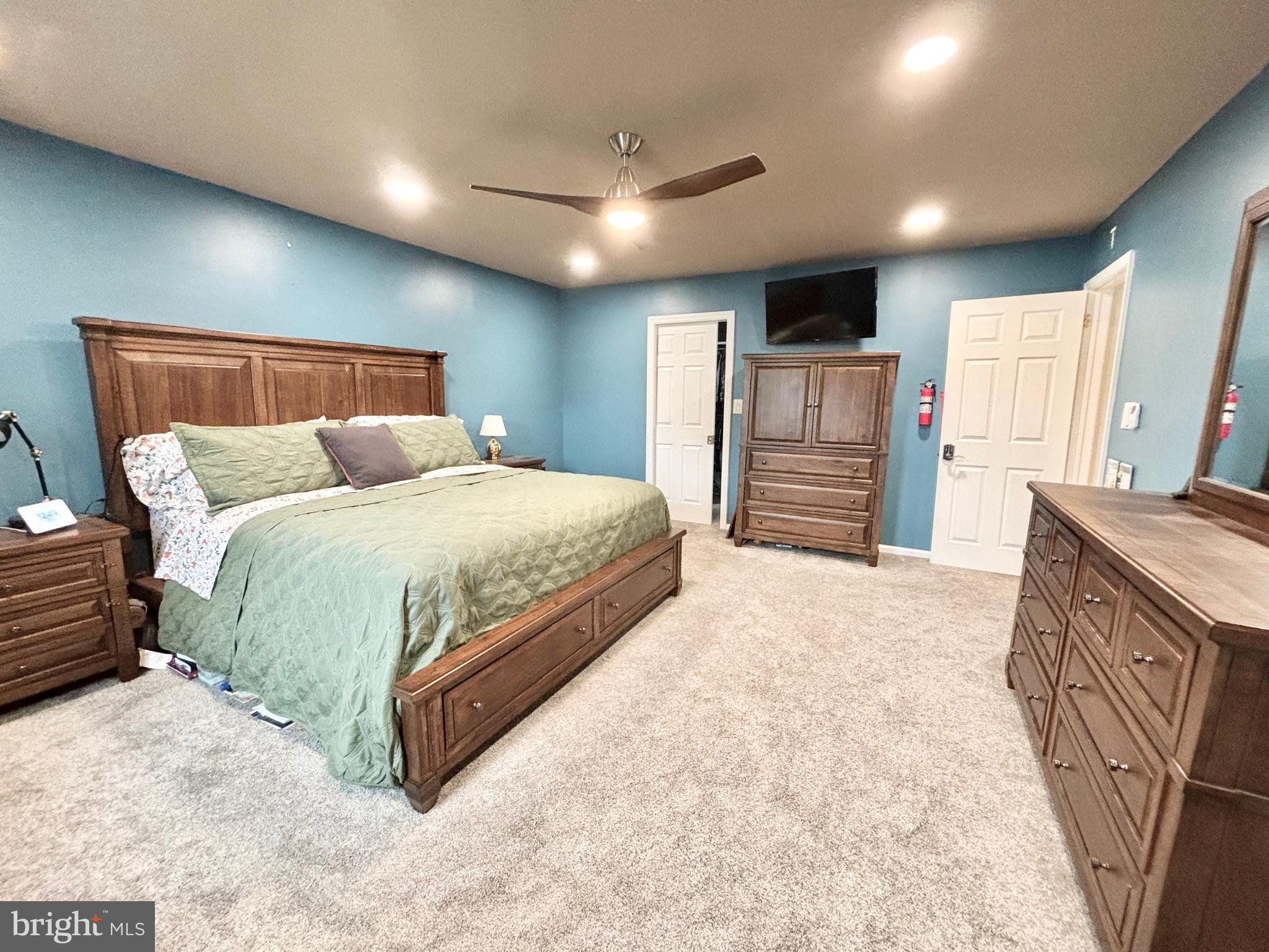 550 Flock Road Hamilton, NJ 08690 - Photo 24 of 32 Large Master Bedroom