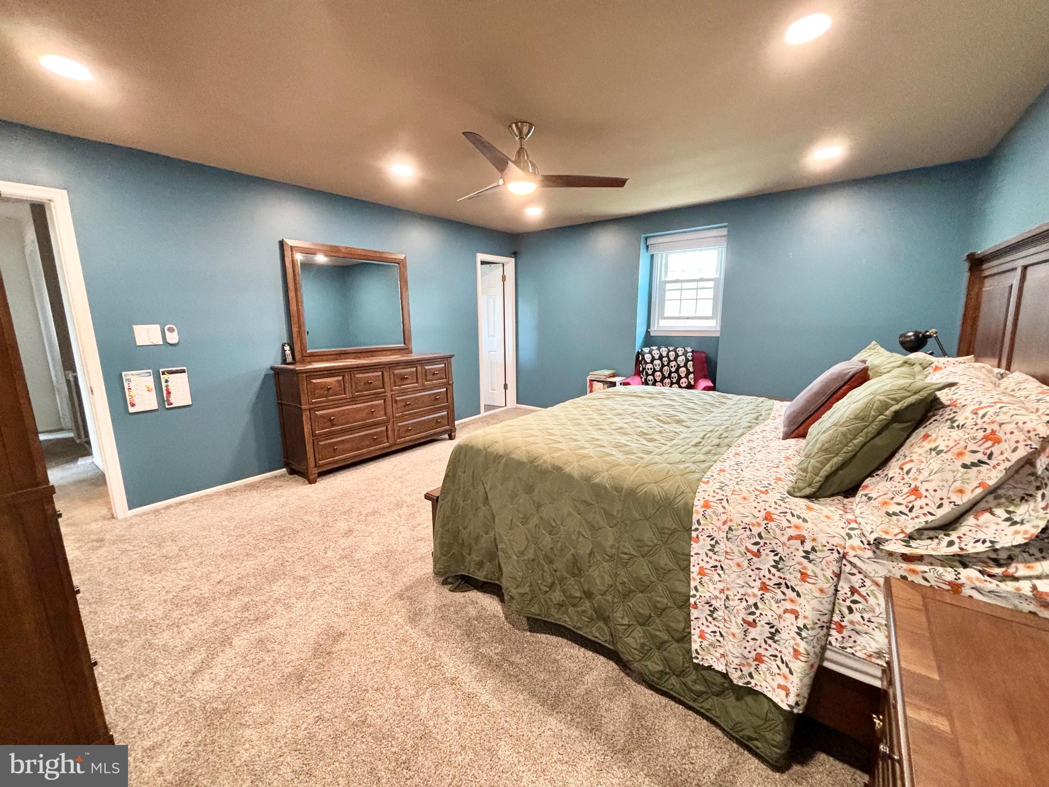 550 Flock Road Hamilton, NJ 08690 - Photo 25 of 32 Large Master Bedroom