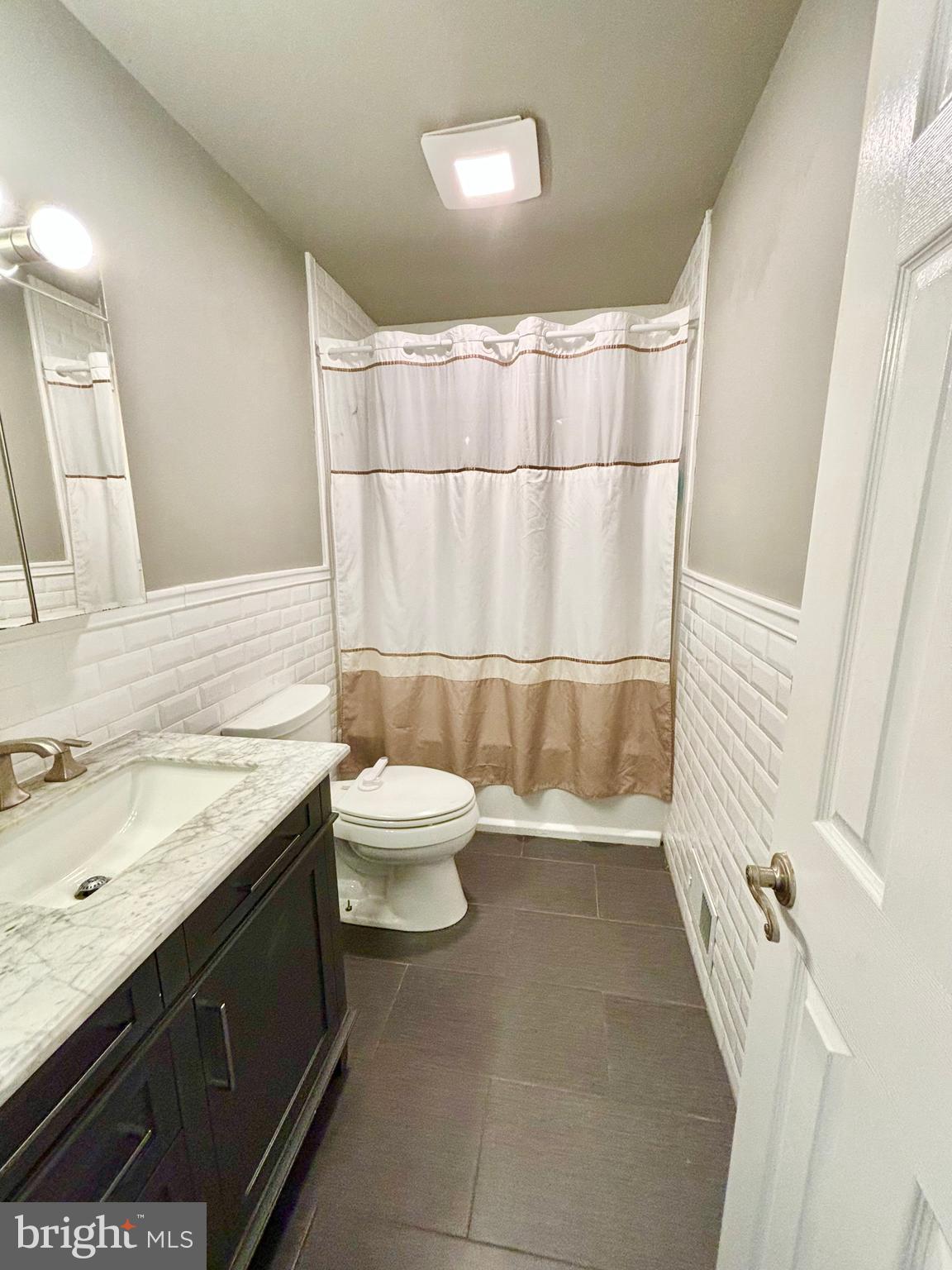 550 Flock Road Hamilton, NJ 08690 - Photo 26 of 32 Full Bath Hallway Access