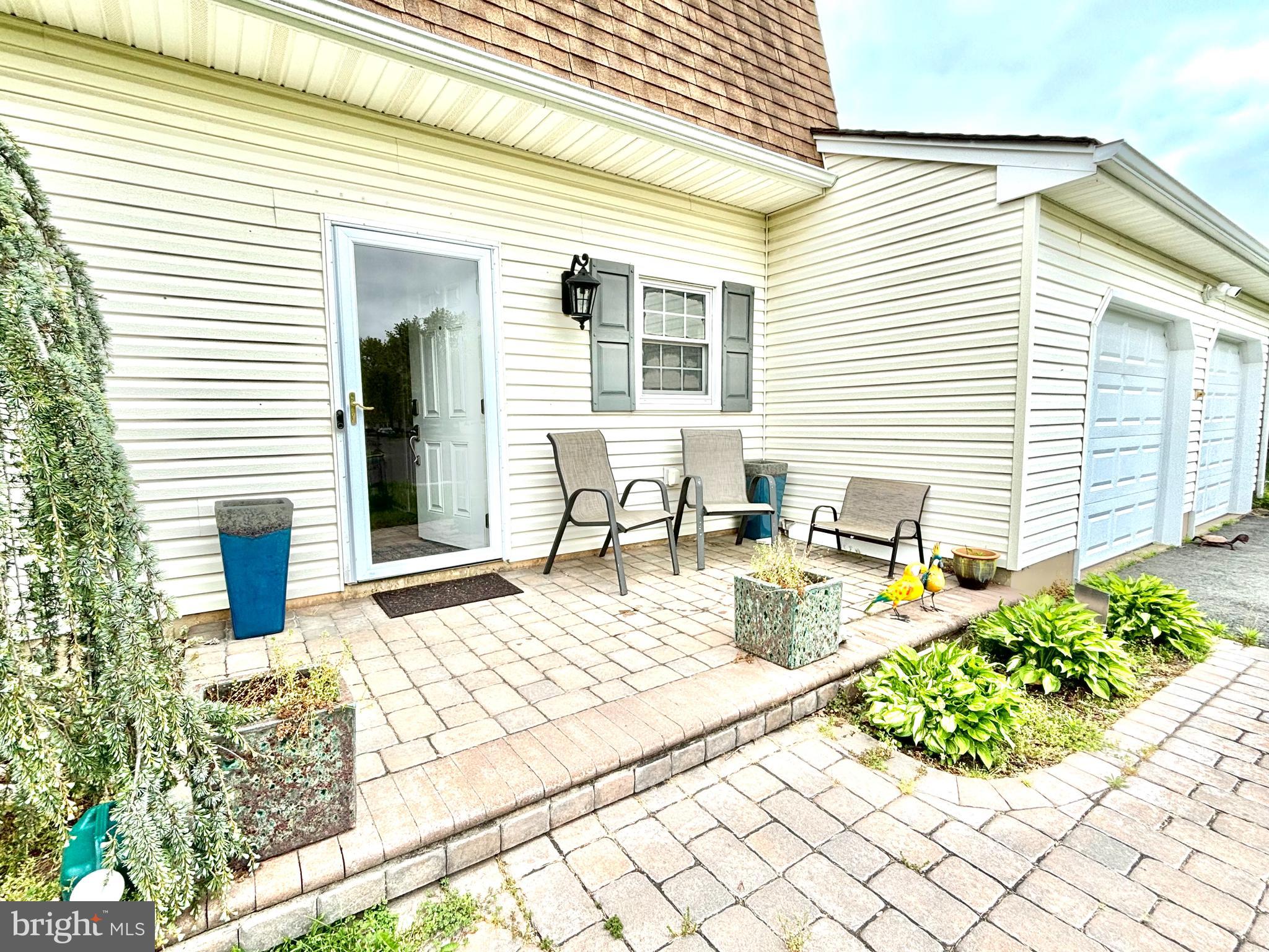 550 Flock Road Hamilton, NJ 08690 - Photo 4 of 32 Front Porch of Home