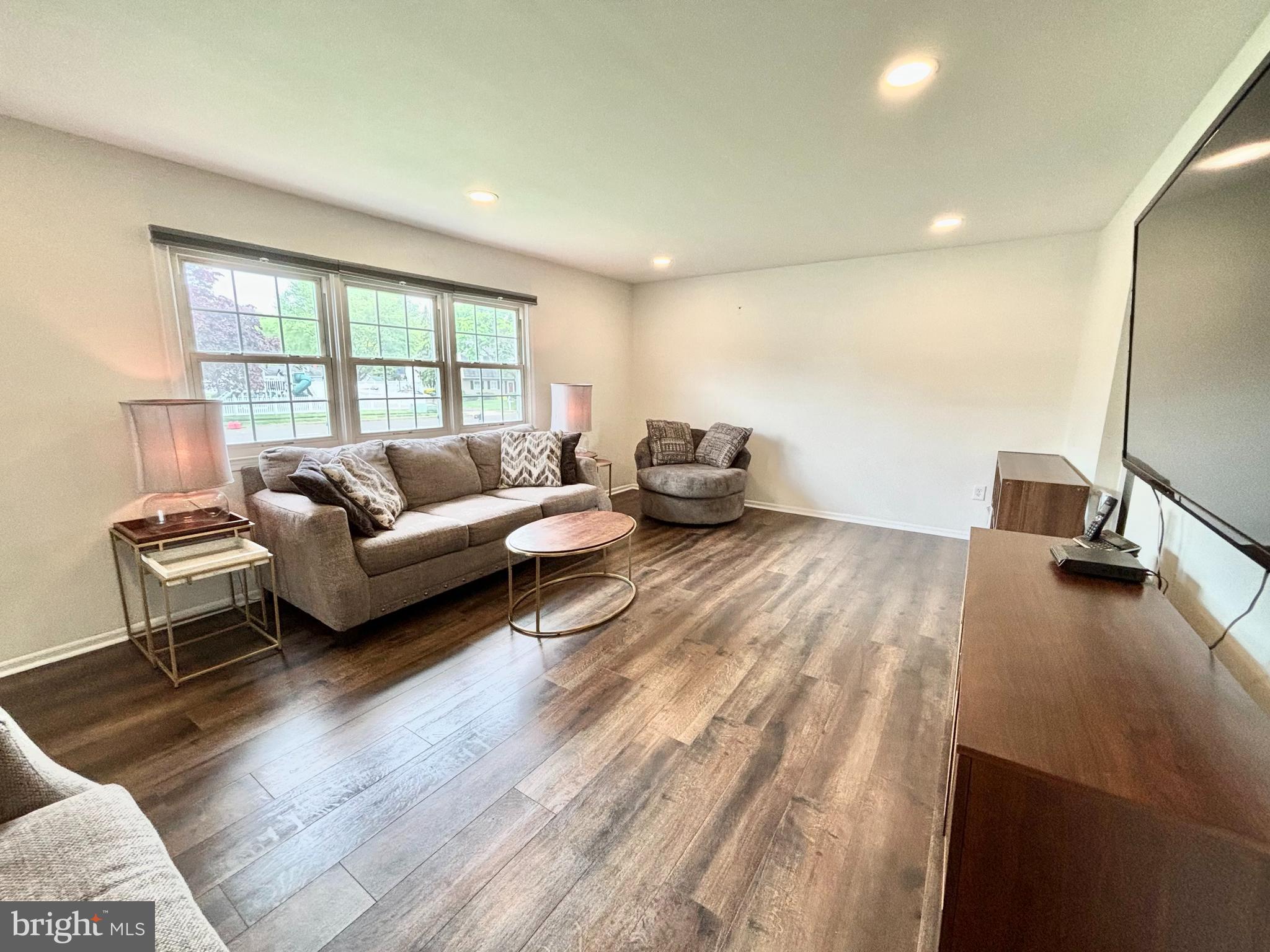 550 Flock Road Hamilton, NJ 08690 - Photo 9 of 32 Living Room