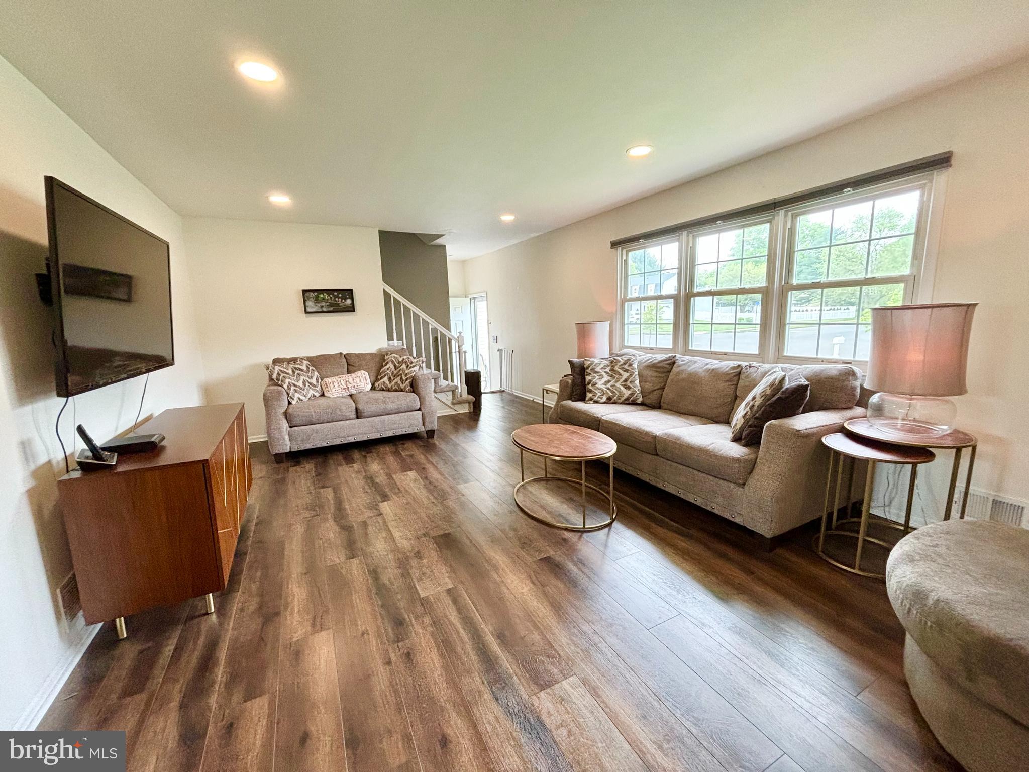 550 Flock Road Hamilton, NJ 08690 - Photo 10 of 32 Living Room