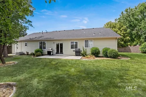 $585,000 | 389 West Bosanka Drive, Eagle, ID 83616