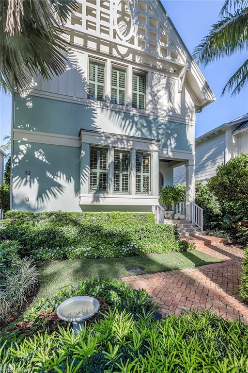 32 6th Street South Naples, FL 34102 - Photo 2 of 37