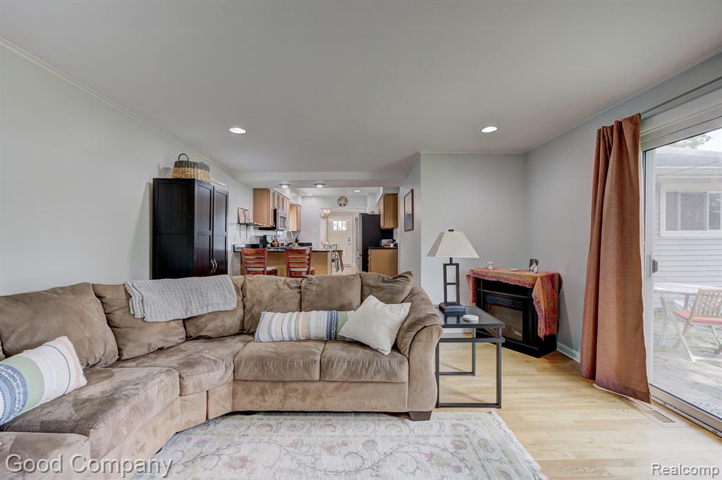 4217 Crooks Road Royal Oak, MI 48073 - Photo 20 of 50