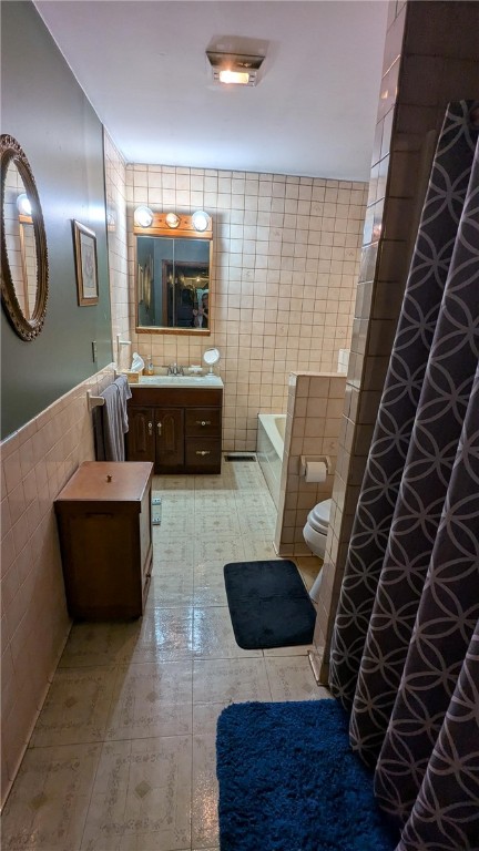 1408 East Brook Road Hamden, NY 13856 - Photo 23 of 32 Large bathroom has soaking tub, separate walk in s