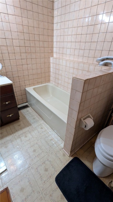 1408 East Brook Road Hamden, NY 13856 - Photo 24 of 32 Tile soaking tub area