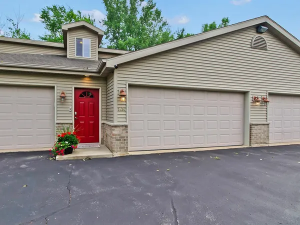 $229,900 | 1497 Arctic Court, Suamico, WI 54173
