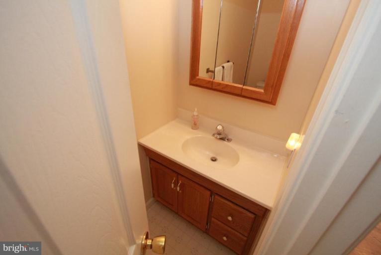 11820 Marmary Road Gaithersburg, MD 20878 - Photo 16 of 18 Bath #3