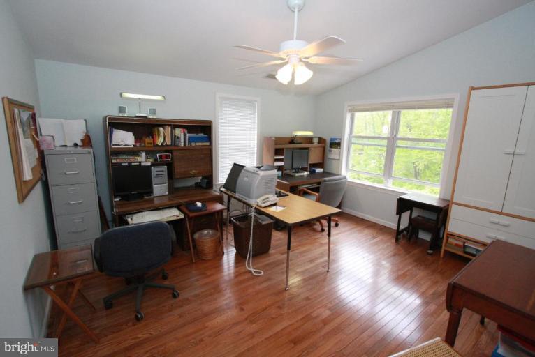 11820 Marmary Road Gaithersburg, MD 20878 - Photo 3 of 18 Family Room