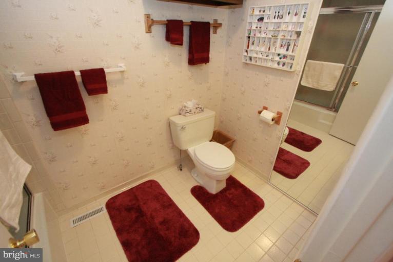 11820 Marmary Road Gaithersburg, MD 20878 - Photo 10 of 18 Bath #1