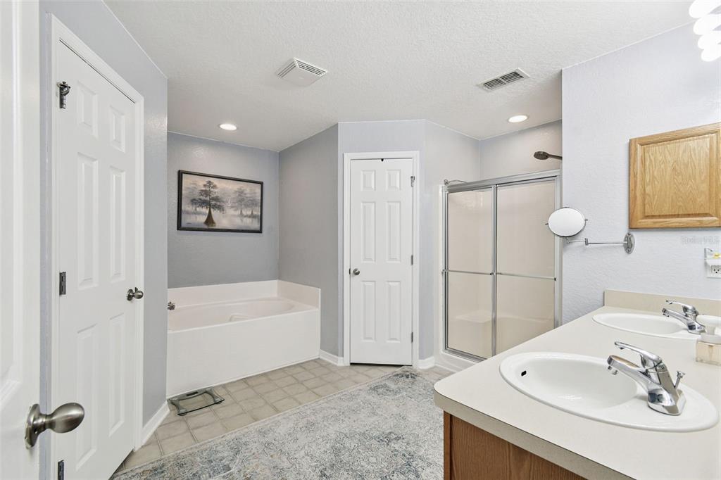 270 Planter Road Spring Hill, FL 34606 - Photo 17 of 33 a bathroom with a sink a bathtub and shower