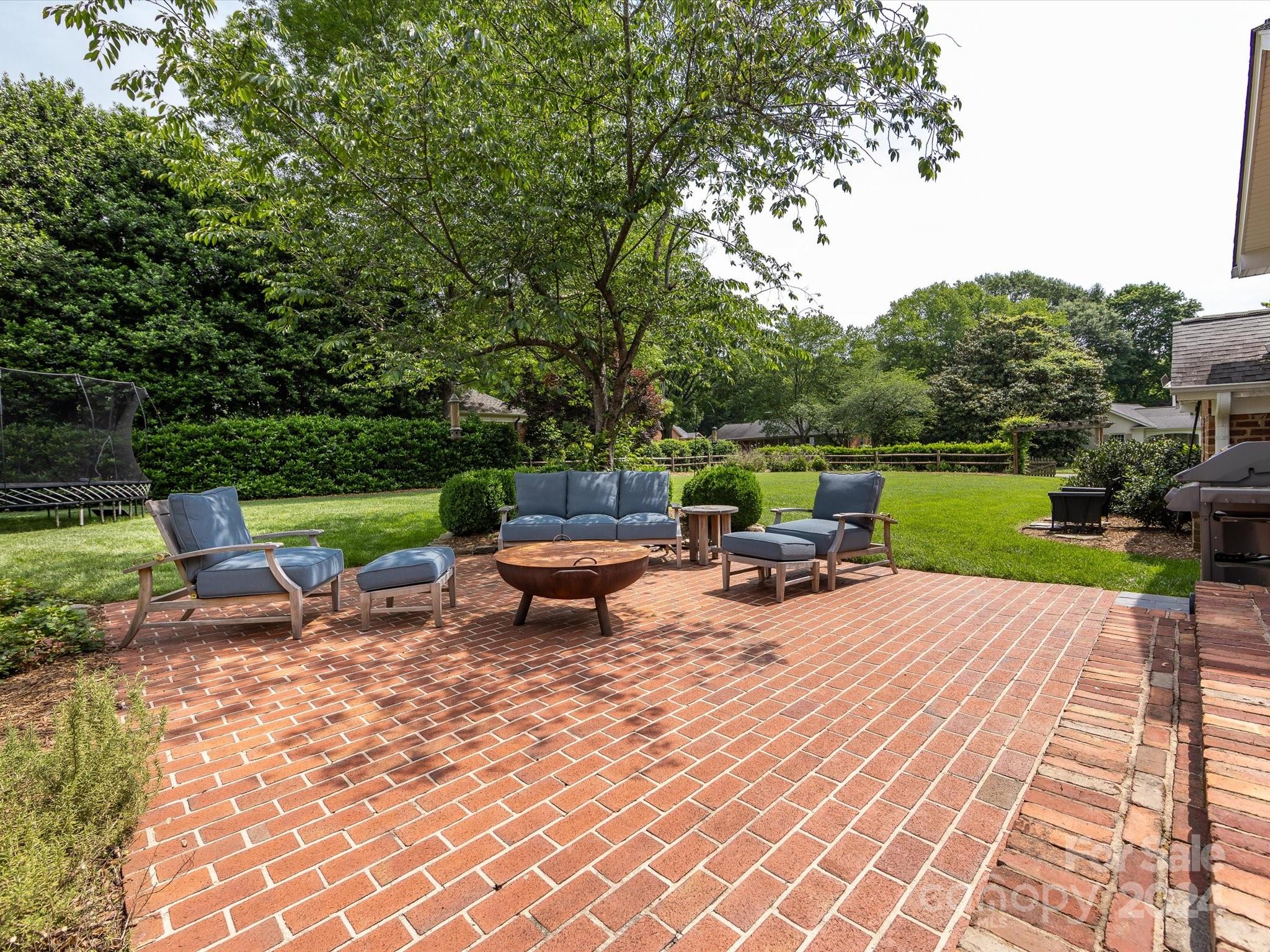 3200 Wickersham Road Charlotte, NC 28211 - Photo 33 of 35 a view of a backyard with sitting area