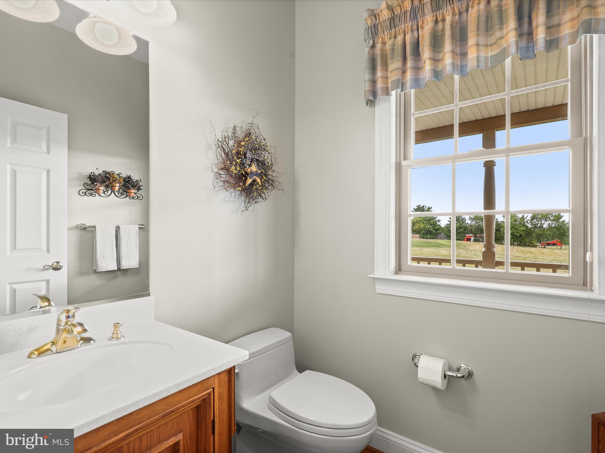 3659 Hyser Road Taneytown, MD 21787 - Photo 33 of 128 Main Level Powder Room