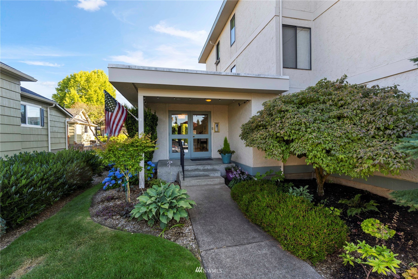 626 Main Street, Unit 2 Edmonds, WA 98020 - Photo 3 of 37 Gallery Image 3