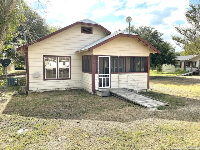 $129,900 | 303 North Milam Street, Pettus, TX 78146