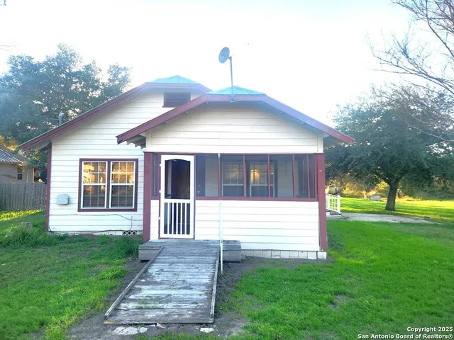 $129,900 | 303 North Milam Street, Pettus, TX 78146