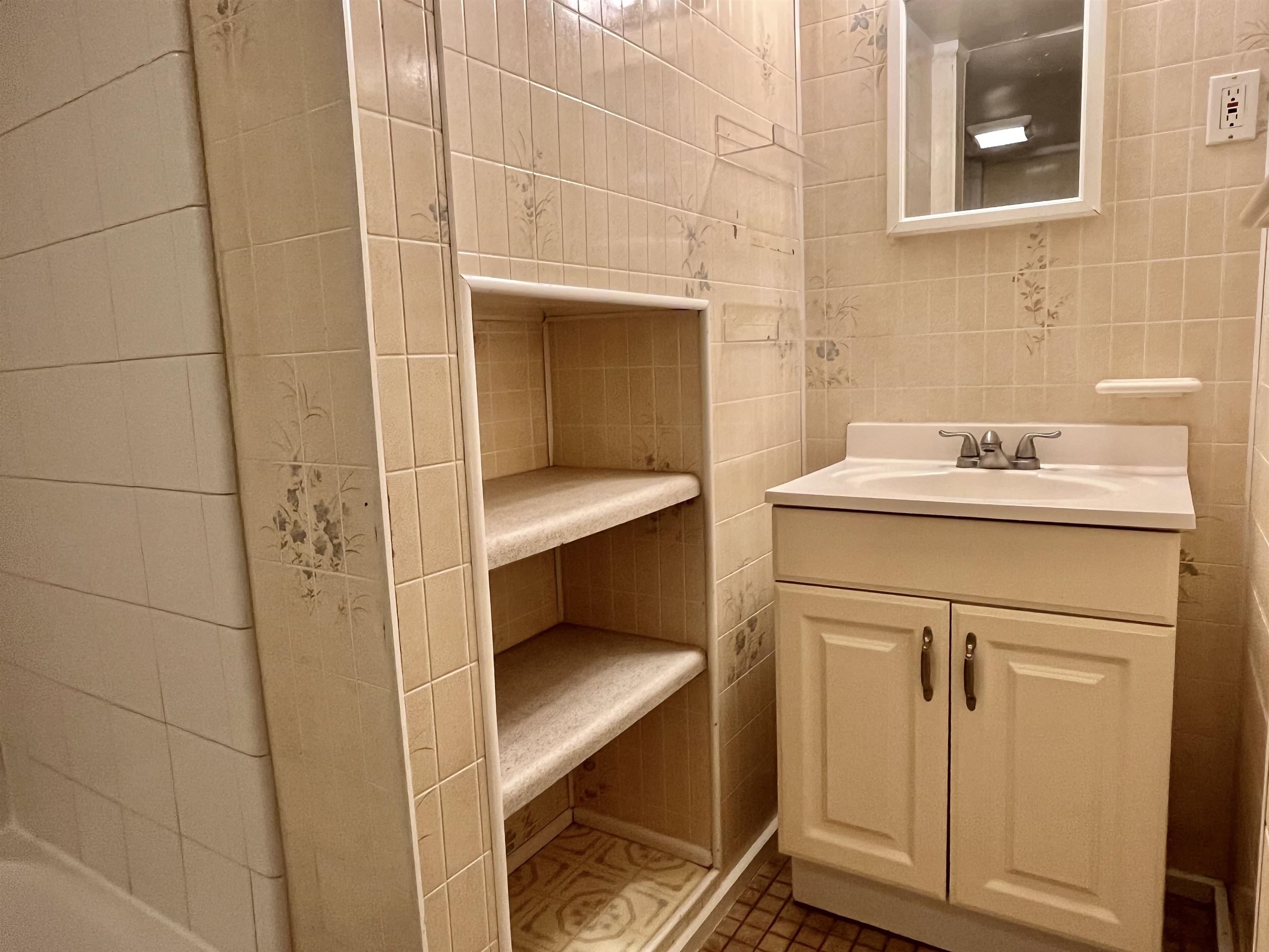 25 Desoto Place, Unit 1 St. Augustine, FL 32084 - Photo 8 of 12 a utility room with dryer and washer