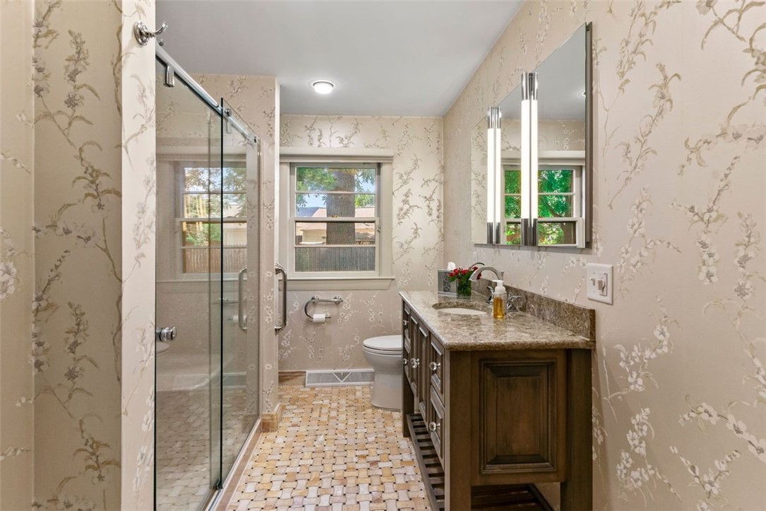 12 Edgemere Road Cranston, RI 02905 - Photo 8 of 18 Master Bath