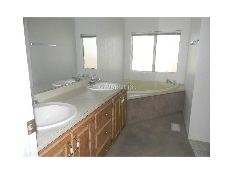 2280 North Leighton Road Pahrump, NV 89060 - Photo 14 of 24 Master Bath/Spa.