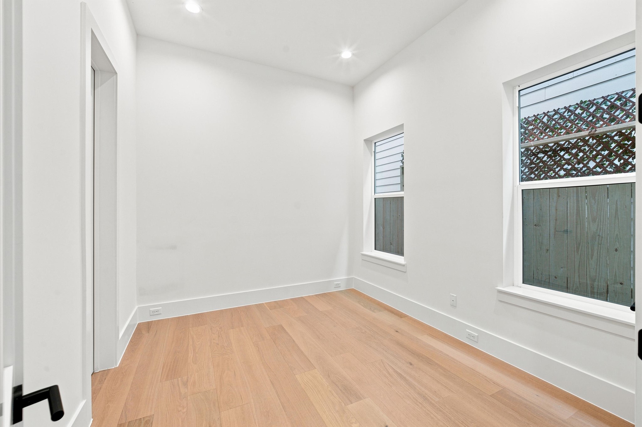 112 East 27th Street Houston, TX 77008 - Photo 12 of 43 First floor guest suite or optional study offers a closet and full bathroom.