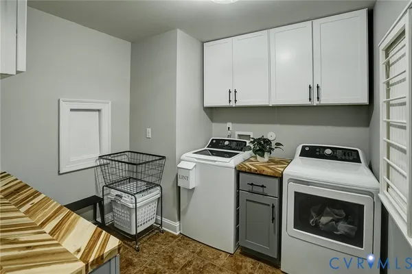 a view of a house with swimming pool and yard