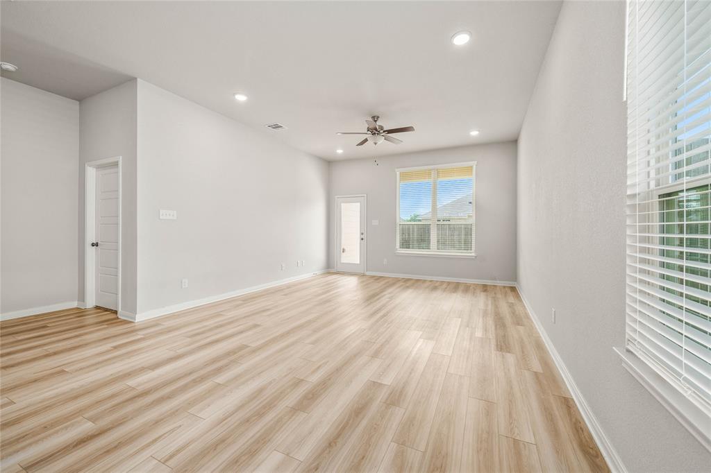 4020 Centerfire Road Waco, TX 76705 - Photo 6 of 36