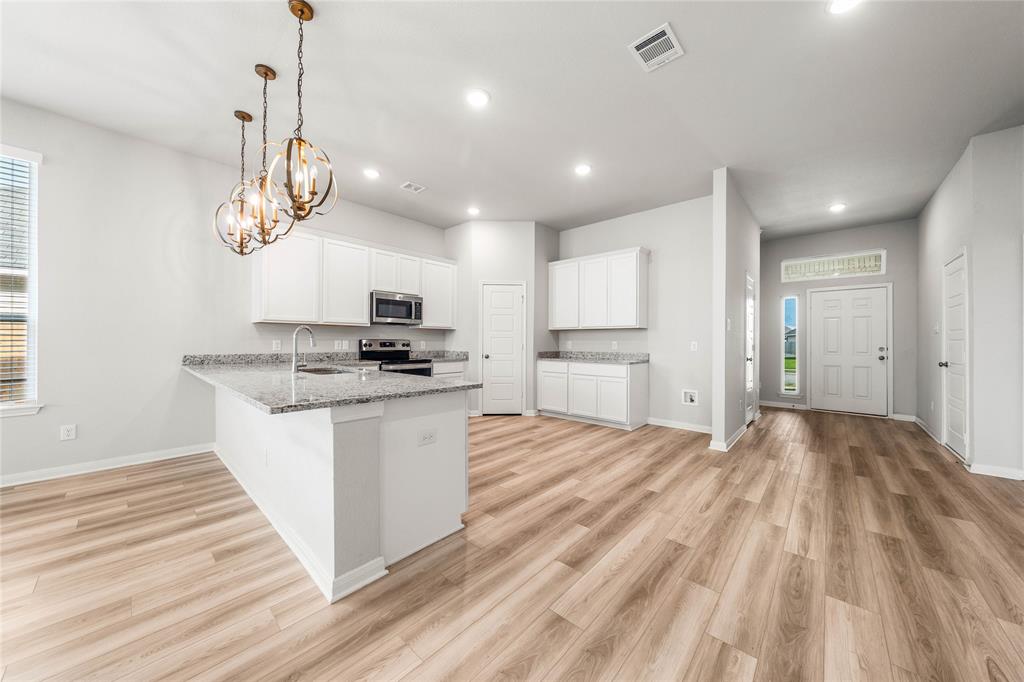 4020 Centerfire Road Waco, TX 76705 - Photo 8 of 36