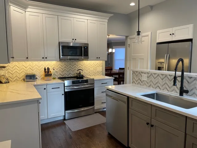 $3,395 | 433 Wisconsin Avenue, Unit 1, Oak Park, IL 60302