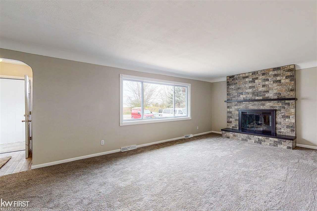 4065 South Genesee Road Grand Blanc, MI 48439 - Photo 16 of 38 50073077-15.JPG