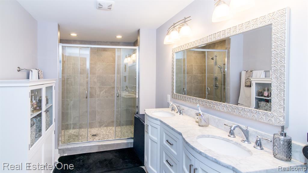 35280 Spring Hill Road Farmington Hills, MI 48331 - Photo 48 of 62