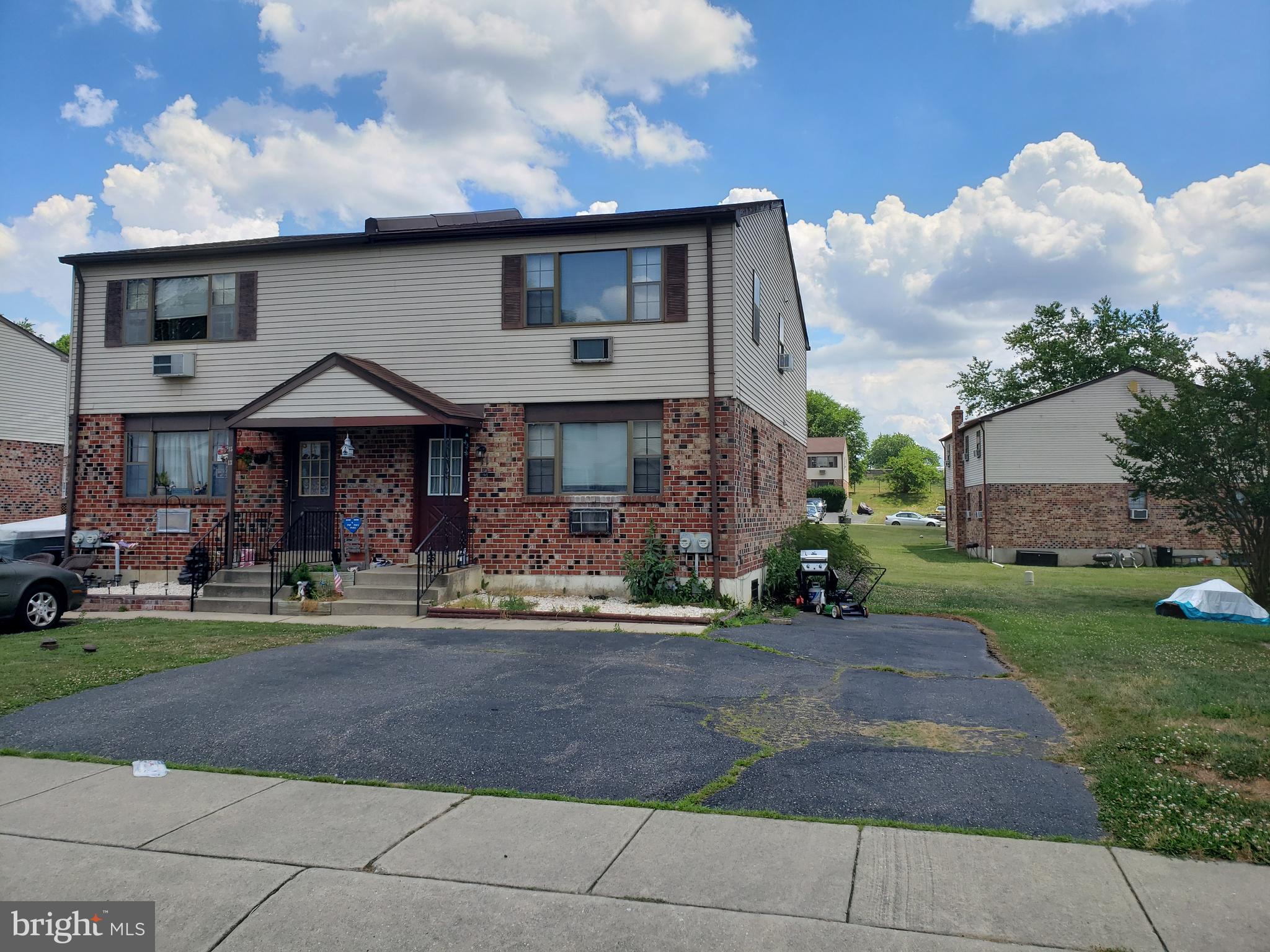 9 Thomas Road Aston, PA 19014 - Photo 1 of 15