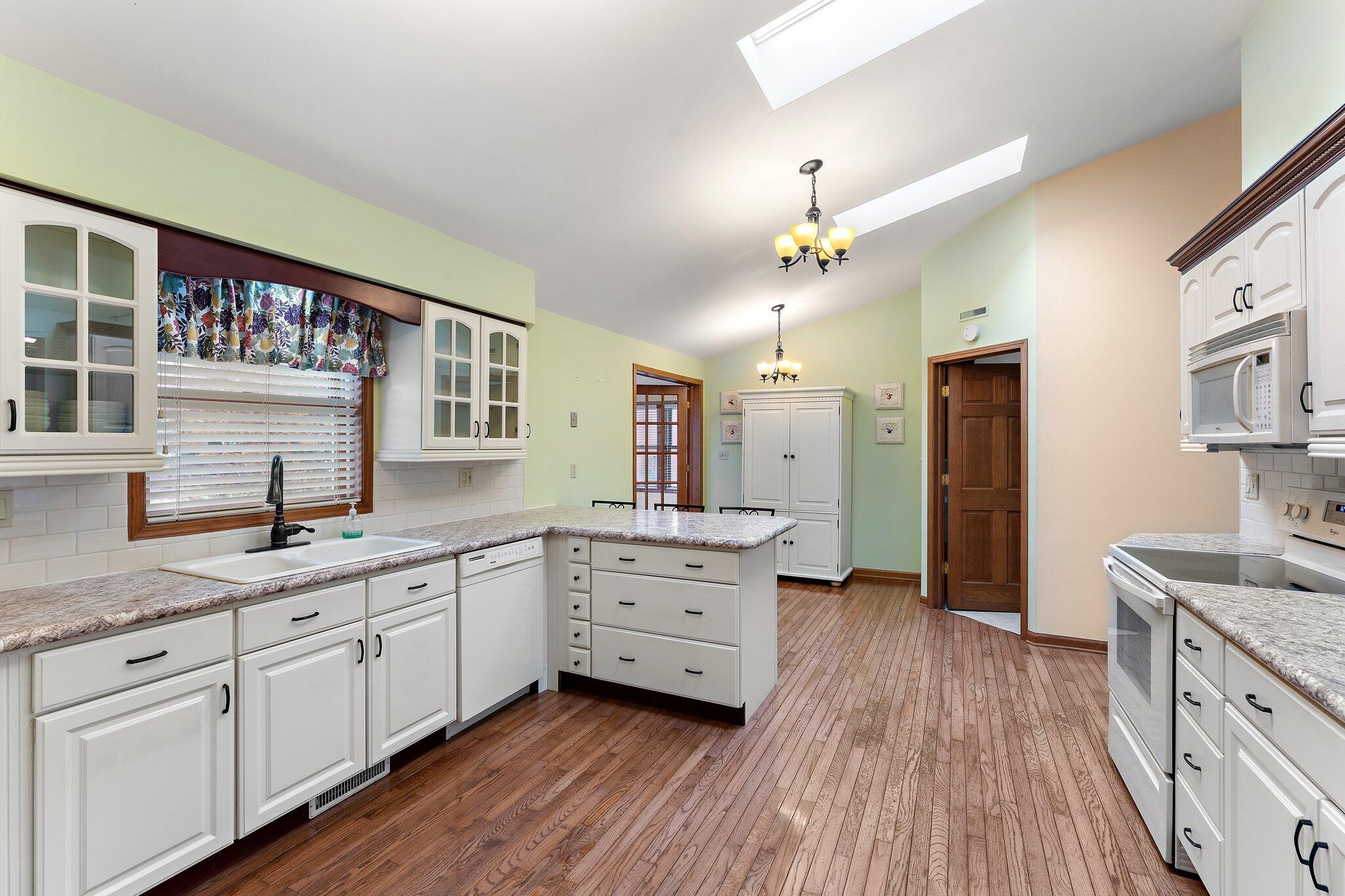 1094 Shoreline Road Crown Point, IN 46307 - Photo 12 of 42 2048x1365
