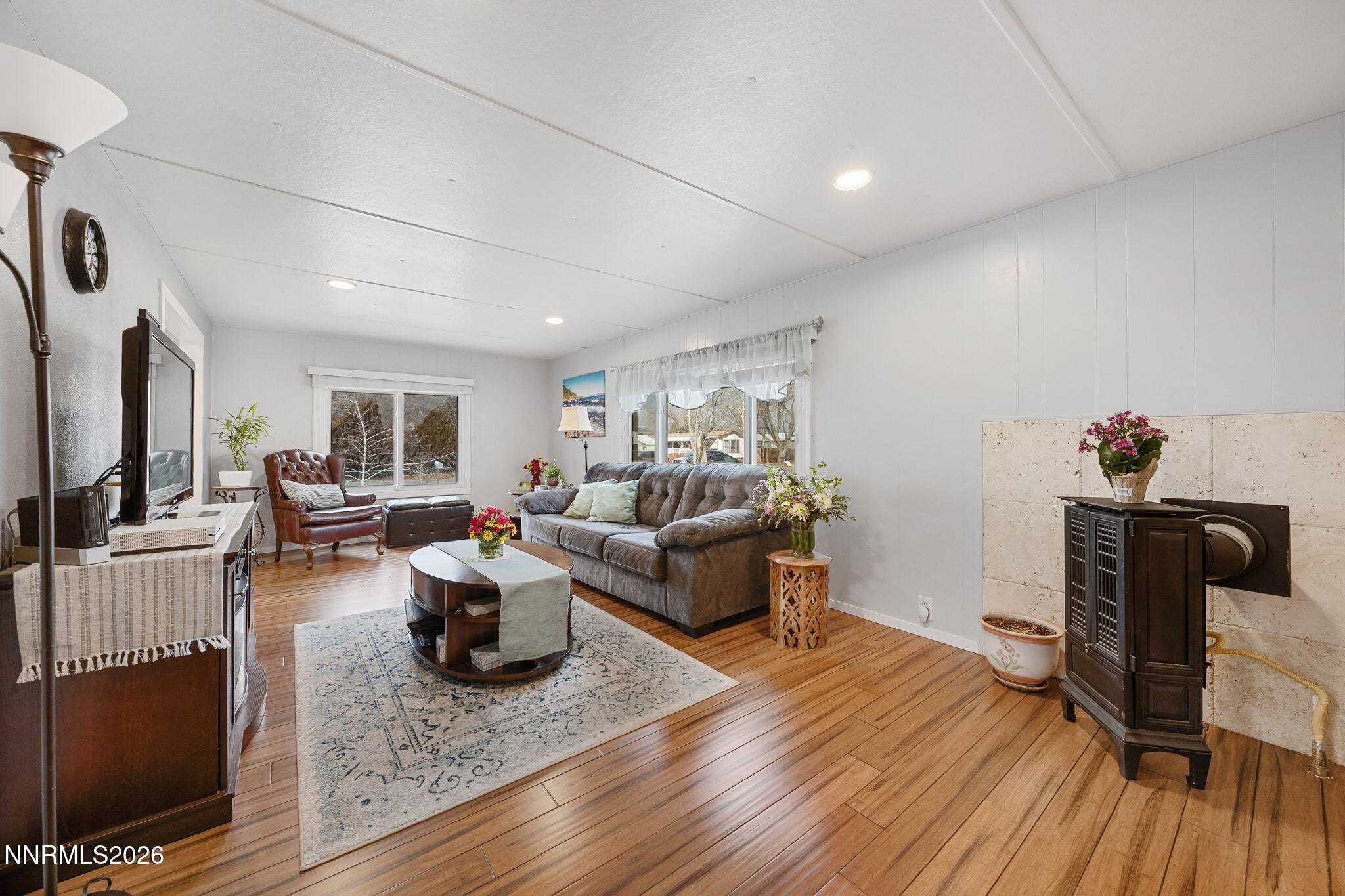 220 Aristocrat Way Reno, NV 89506 - Photo 25 of 35 a living room with furniture and a flat screen tv
