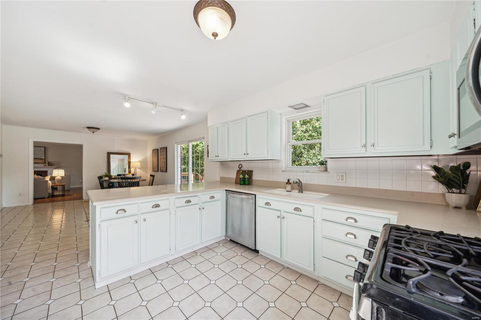 2 Enfield Road St. Louis, MO 63132 - Photo 8 of 30