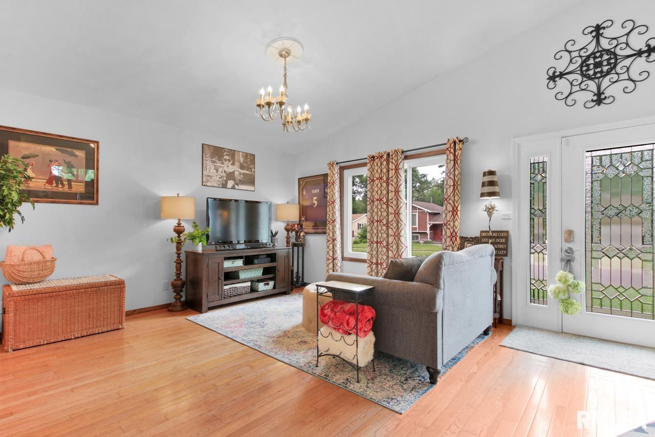 6524 North Post Oak Road Peoria, IL 61615 - Photo 8 of 38 Gallery Image 8