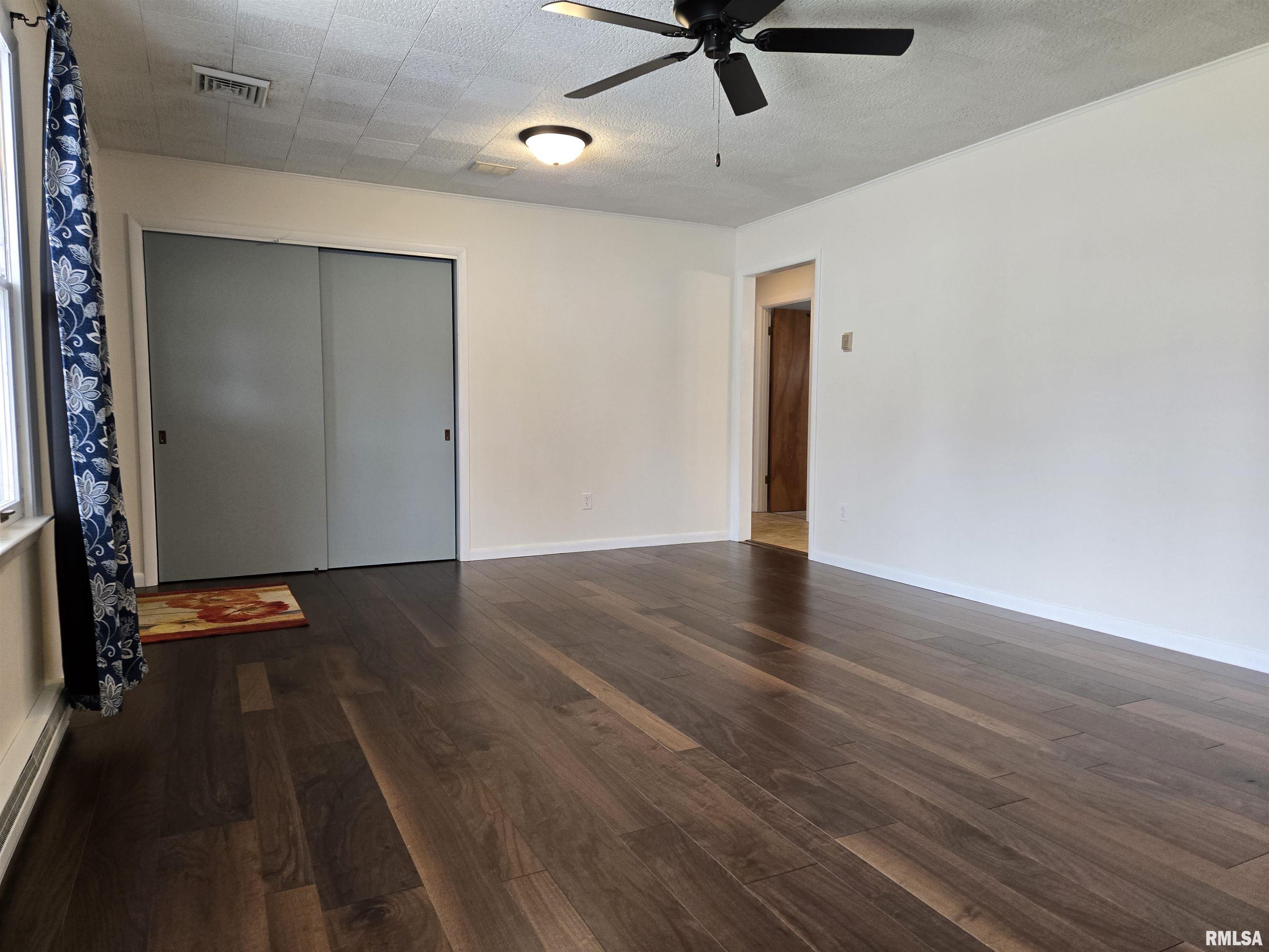 420 North Marion Street Carthage, IL 62321 - Photo 3 of 24