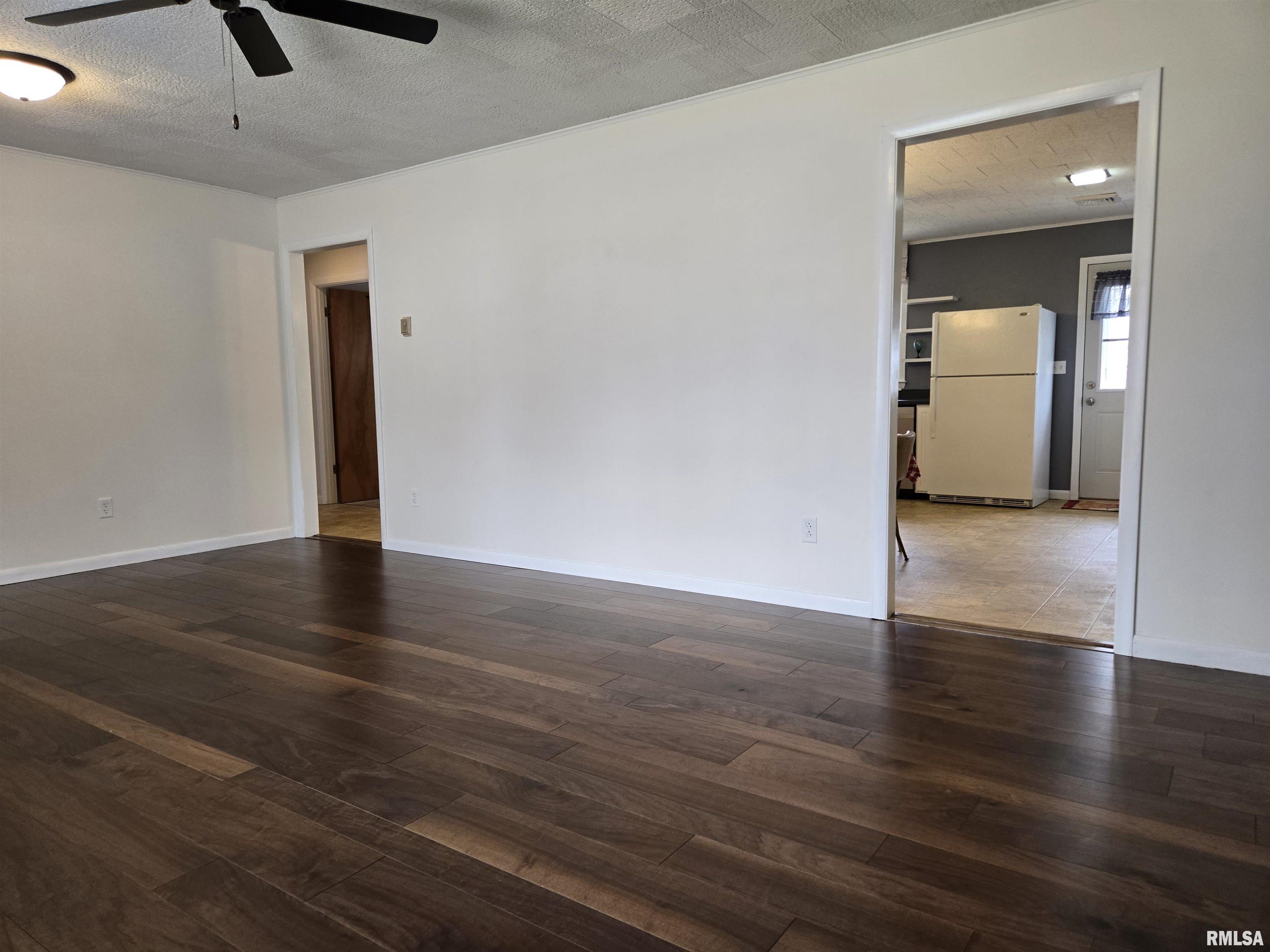 420 North Marion Street Carthage, IL 62321 - Photo 4 of 24