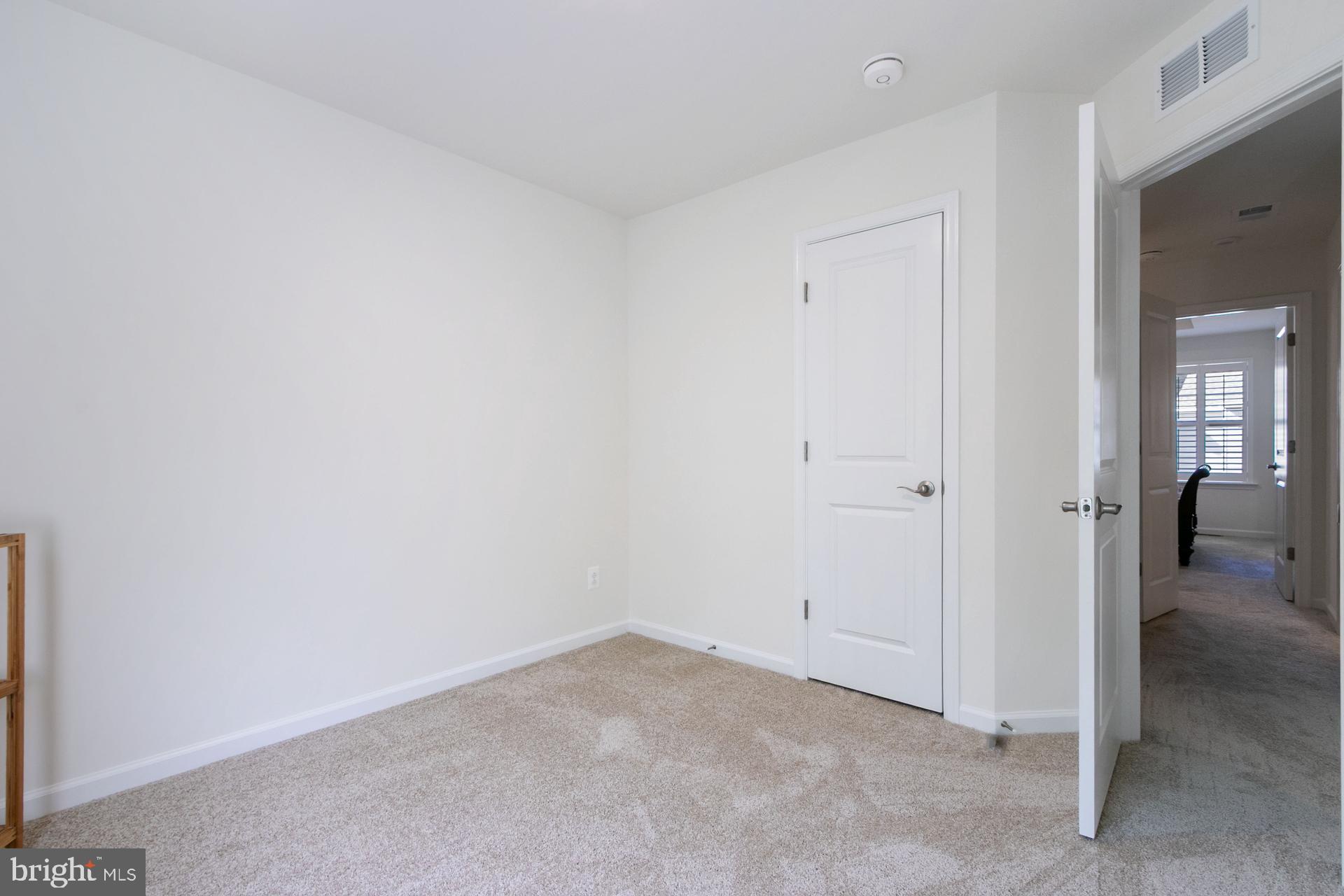 340 Shipyard Drive Cambridge, MD 21613 - Photo 29 of 35 an empty room with closet