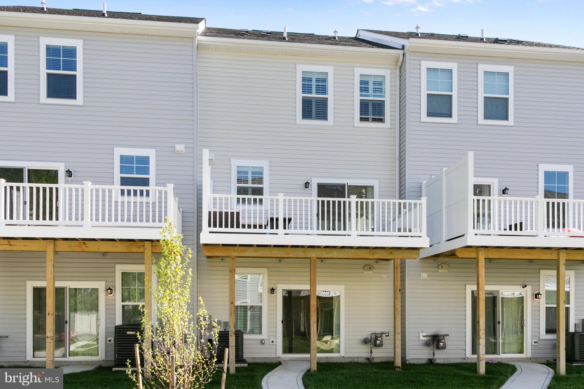340 Shipyard Drive Cambridge, MD 21613 - Photo 3 of 35 a view of a building with a window
