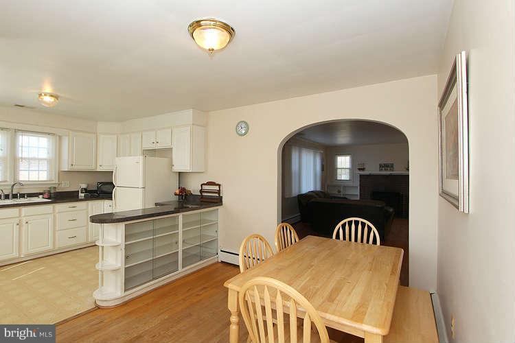 23417 Woodfield Road Gaithersburg, MD 20882 - Photo 11 of 30 Kitchen