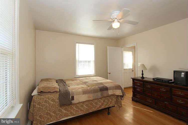 23417 Woodfield Road Gaithersburg, MD 20882 - Photo 17 of 30 Bedroom (Master)