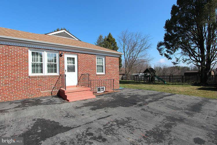 23417 Woodfield Road Gaithersburg, MD 20882 - Photo 26 of 30 Exterior (General)