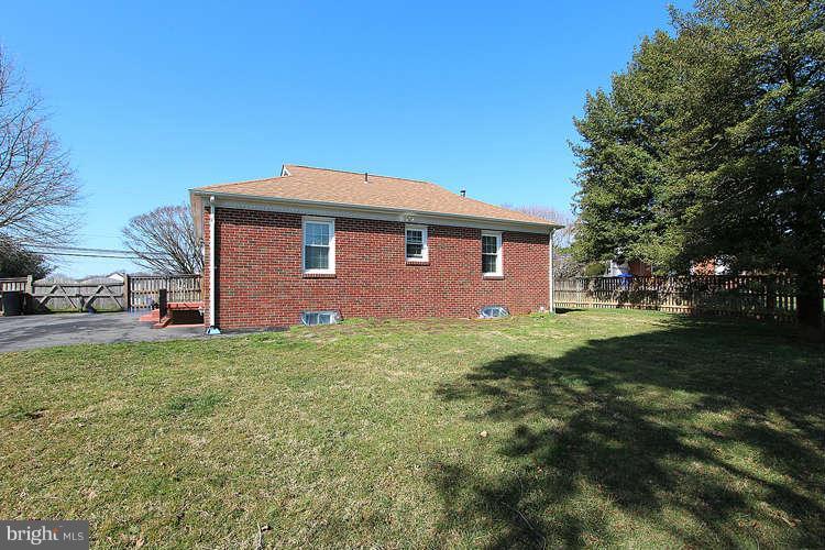 23417 Woodfield Road Gaithersburg, MD 20882 - Photo 28 of 30 Exterior (Rear)