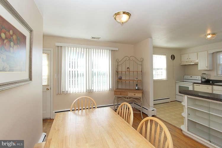 23417 Woodfield Road Gaithersburg, MD 20882 - Photo 8 of 30 Dining Room